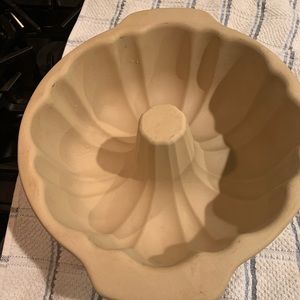 Pampered chef stoneware